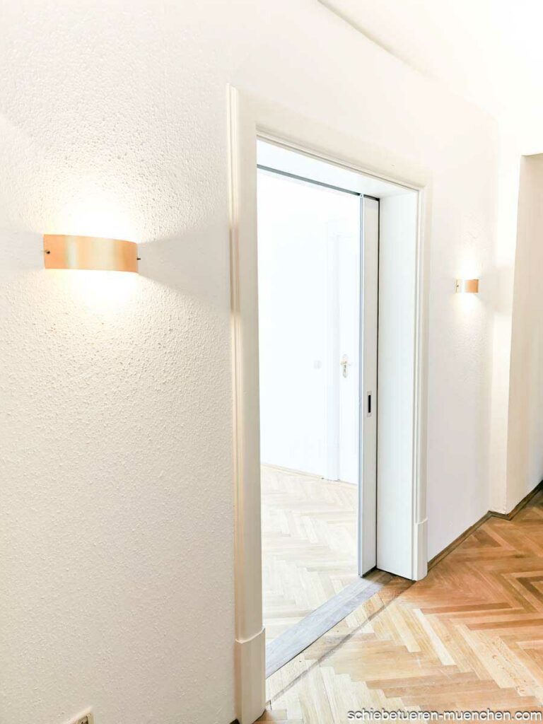 Doppelflügelige Schiebetür aus weißem Holz mit Dichtung für das Home Office von Door360 Schiebetüren München