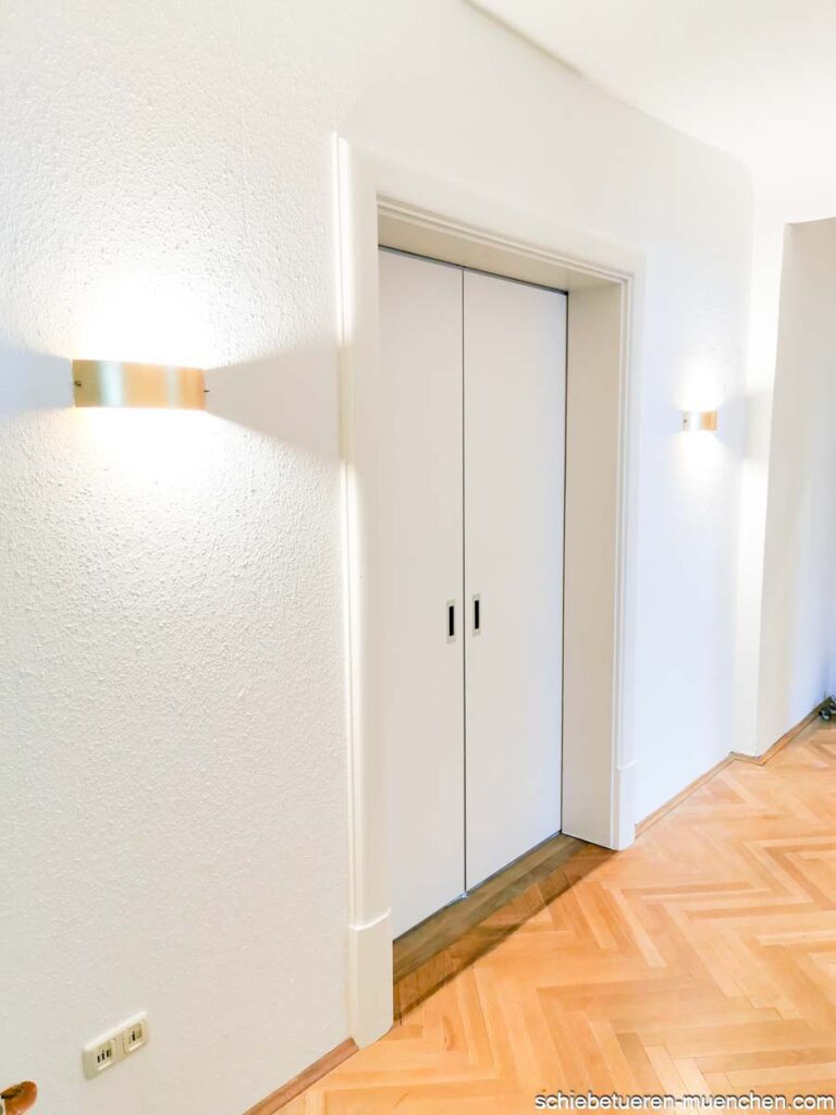 Doppelflügelige Schiebetür aus weißem Holz in Wandtasche mit Dichtung für das Home Office - Door360 Schiebetüren München