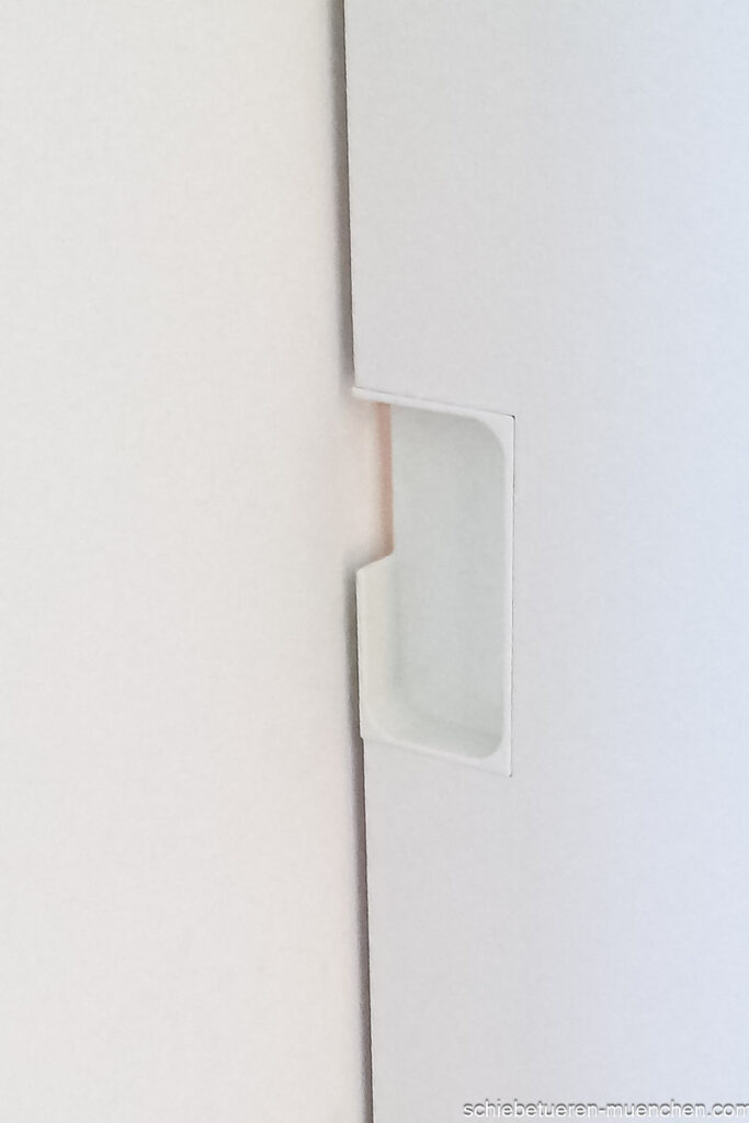 Stirngriff in weiss für Schiebetüren in einer Wand von door360 Schiebetüren GmbH