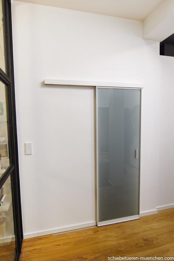 door360 Milchglas-Schiebetür für Badezimmer, platzsparend an der Wand montiert mit weißem Aluminiumrahmen