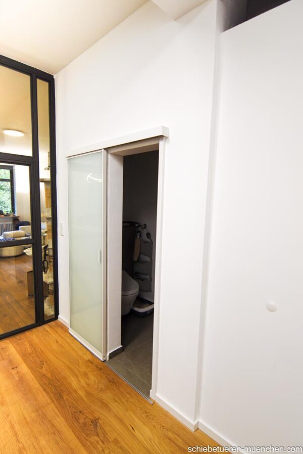 door360 platzsparende Schiebetür für Bad, Milchglas mit Wandmontage und weißem Aluminiumrahmen